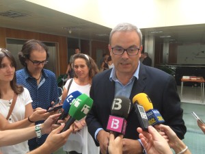 Vicent Torres en declaraciones a los medios. Foto: L.A.