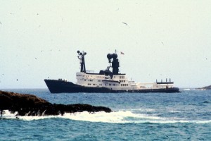 El Arctic P, propiedad del millonario australiano James Packer, está fondeando en frente de Los Molinos.