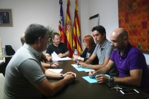 Imagen de archivo del comité de crisis convocado el pasado sábado en Sant Josep. Fotos: C. V.