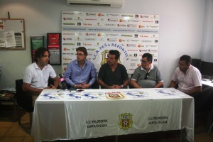 Estefan Lanchón, jugador y portavoz de la Peña, en un momento de la rueda de prensa.