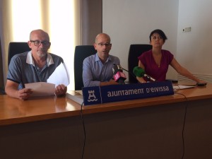 Alfonso Molina (ctro) junto a Joan Ribas y Elena López, en una rueda de prensa.