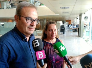 Vicent Torres y Viviana de Sans, tras la reunión. Foto: D.V.