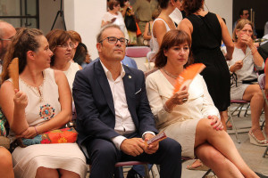 Vicent Torres junto a Viviana de Sans y Francina Armengol, en el Claustro del Ayuntamiento de Ibiza. Foto: Consell d'Eivissa.