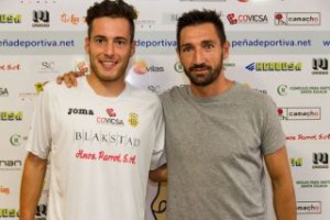 David Camps y Raúl Casañ durante la presentación del delantero menorquín. 