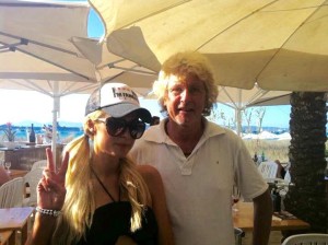 Paris Hilton es una de las clientas VIP habituales en el restaurante Juan y Andrea. Foto: Twitter