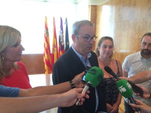 Vicent Torres durante las declaraciones a los medios de comunicación.