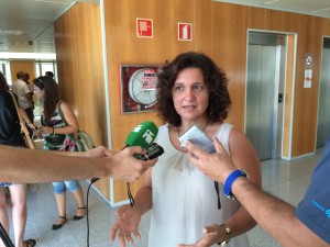 La consellera Pepa Marí, tras la reunión con los taxistas. Foto: L.A.