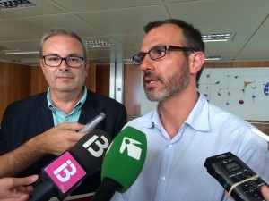 El conseller de Turisme Biel Barceló junto al presidente del Consell, Vicent Torres, en una imagen de archivo. Foto: L.A.