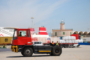 Camiones de transporte de mercancías en los puertos de Baleares. Fotografía: APB.