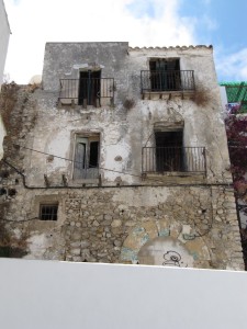 La vivienda de la calle Fosc, número dos, también en subasta pública. 