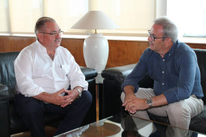 Vicent Torres y Antoni Marí en un momento de la reunión que han mantenido este martes