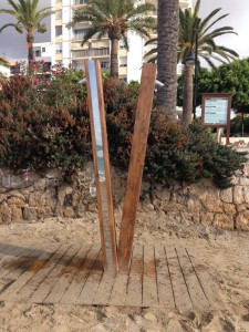 L'Ajuntament ha canviat el rentapeus de la platja.