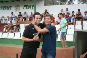 Dani Mori y Luis Elcacho se saludan en un partido de pretemporada