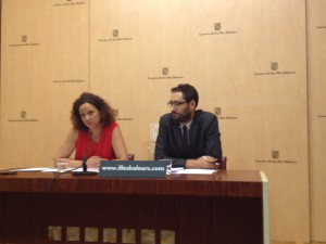 Catalina Cladera y Joan Carrió durante su comparecencia ante los medios de comunicación. Foto: CAIB