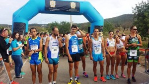 De izquierda a derecha, Hicham Ettchaimi, Hassane Ahouchar, Josep Torres, Daniel González, Atteneri Tur, Noelia Pérez e Indre Barkute, antes de la salida.