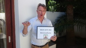 El actor Sam Neill se suma a la campaña contra las prospecciones petrolíferas. 