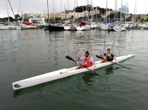 Daniel Sánchez y Toni Prats  celebran el primer puesto en el Campeonato de España de kayak de mar.