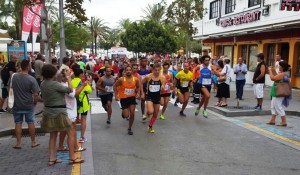 Salida de la carrera en categoría sénior de la Mini Maratón .