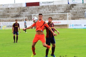 Górriz controla el balón durante el partido disputado en Sa Pobla.