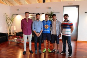 Un momento de la recepción al joven triatleta Albert Ribas en el ayuntamiento de Eivissa.