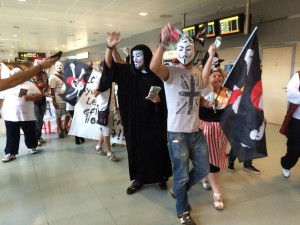 La protesta de los taxistas contra los taxis pirata, hoy en el aeropuerto. 