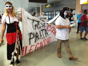 Imagen de archivo de una protesta contra los taxis piratas en el aeropuerto de Ibiza. 