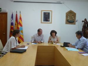 Jaume Ferrer y Fina Santiago, en la reunión junto a Vanessa Perellada y Juan Manuel Rosa González.