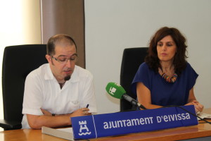 El concejal y la técnico de Cultura, Pep Tur y Carmen Cardona, han presentado la agenda cultural.