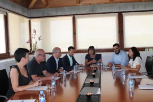 Armengol y Vidal con el alcalde de Vila, Rafa Ruiz, y varios de los concejales.