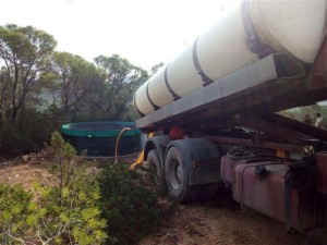 L'aigua va ser transportada a un depòsit contra els incendis. 