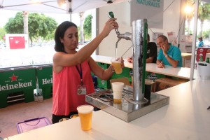 La Feria de la Cerveza abrió sus puertas este viernes en el Recinto Ferial. Fotos: V. Ribas