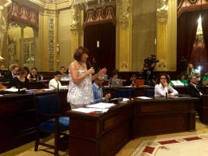 Francina Armengol durante una de sus intervenciones en el Parlament.