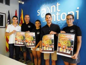 Antonio Lorenzo, Jordi Bonet i els organizatdors de la prova durant la presentació.