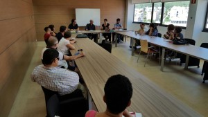 Joan Ribas, Elena López y Juan José Hinojo con los representantes de las diferentes asociaciones.