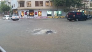 Una arqueta levantada en el paseo de s'Alamera.