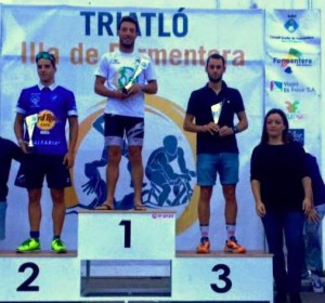 Toni Llull, Albert Ribas y Jorge Morcillo, los tres primeros del Triatló Olímpic de Formentera.