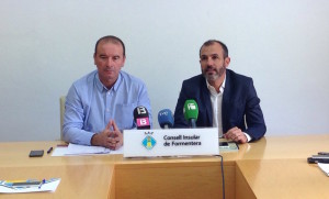 Jaume Ferrer y Biel Barceló durante la presentación del impuesto.