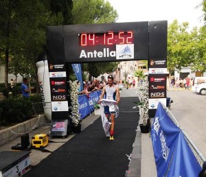 Josep Torres fue el claro ganador en la IV Massís Triatló Antella disputada este sábado.