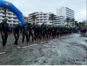 Salida de la carrera en la playa de ses Figueretes.