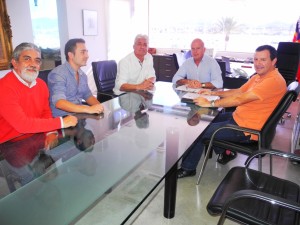 El alcalde de Sant Antoni, José Tur, se reunió con la Asociación de Comerciantes.