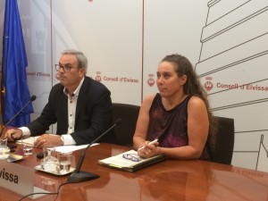 Vicent Torres y Viviana de Sans, en rueda de prensa. 