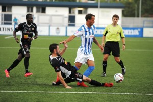 Rubén Martínez, que fue expulsado al final, en un lance del partido ante el Atlètic Balears. Foto: Guiem Sánchez