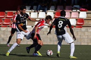 Un lance del encuentro disputado en el estadio de Sant Martí