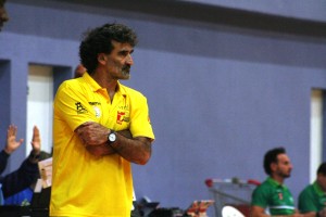 Toni Gino Corona, entrenador del Ushuaïa, durante el partido de es Viver.