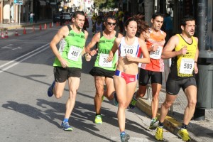 Atteneri Tur, la vencedora femenina, junto a un grupo de atletas.