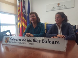 Margalida Ferrer y Laura Julve, hoy en rueda de prensa. 