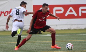 Carlos Larra, en un partido de Liga