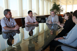 Vicent Torres, amb Bernarda Castillo, alcaldessa de Telpaneca, Jalmar Ribera, alcalde de les Sabanes, Absalón González, gerent de la Unitat de Concertació i Cooperació Municipalista (UCOM), i la presidenta del Fons Pitiús de Cooperació, Ana Ribas.