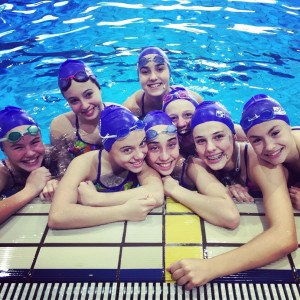 Las ocho representantes del equipo infantil del Club Natacció Eivissa Sincro.