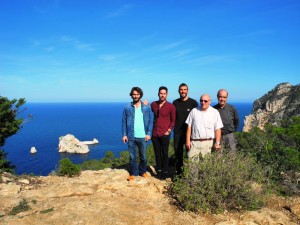 Juanjo Serra, Antonio Lorenzo, David Izquierdo y los dos representantes de las asociaciones de vecinos de Sant Mateu y Santa Agnès, durante la presentación.